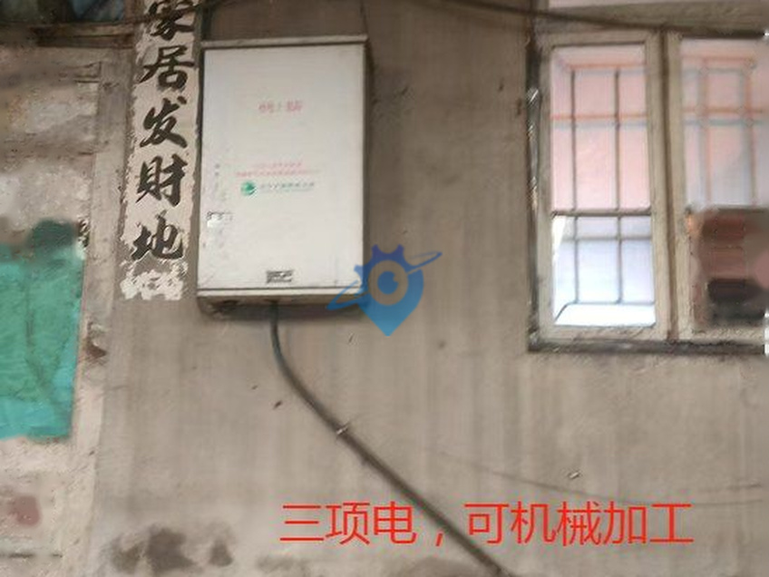 庄河201国道边，二层楼，楼下可仓储加工， 楼上可办公，住宿