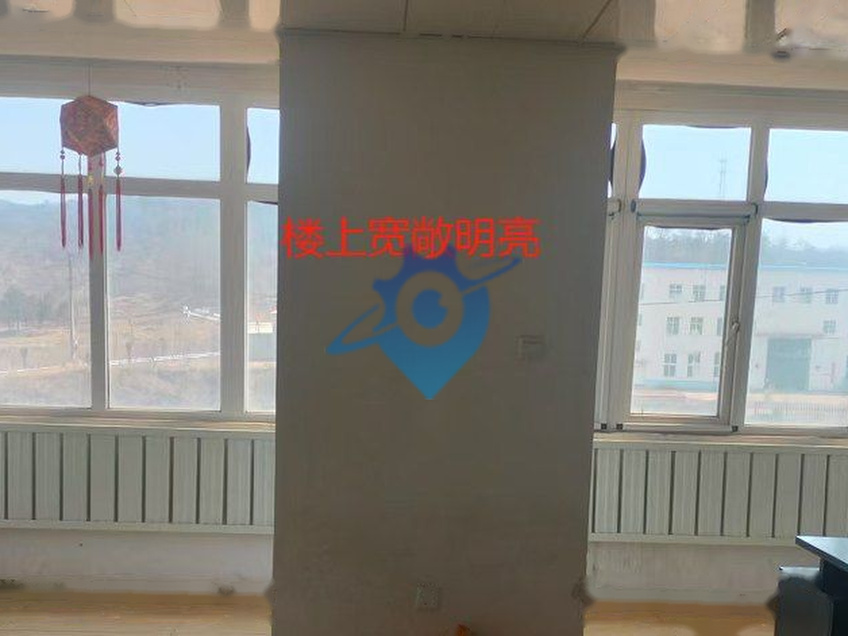 庄河201国道边，二层楼，楼下可仓储加工， 楼上可办公，住宿